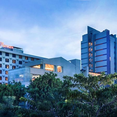 Mercure Surabaya Exterior foto