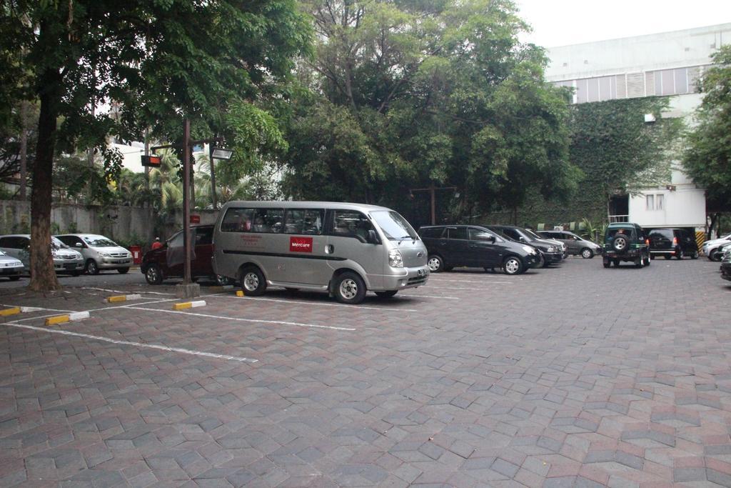Mercure Surabaya Exterior foto