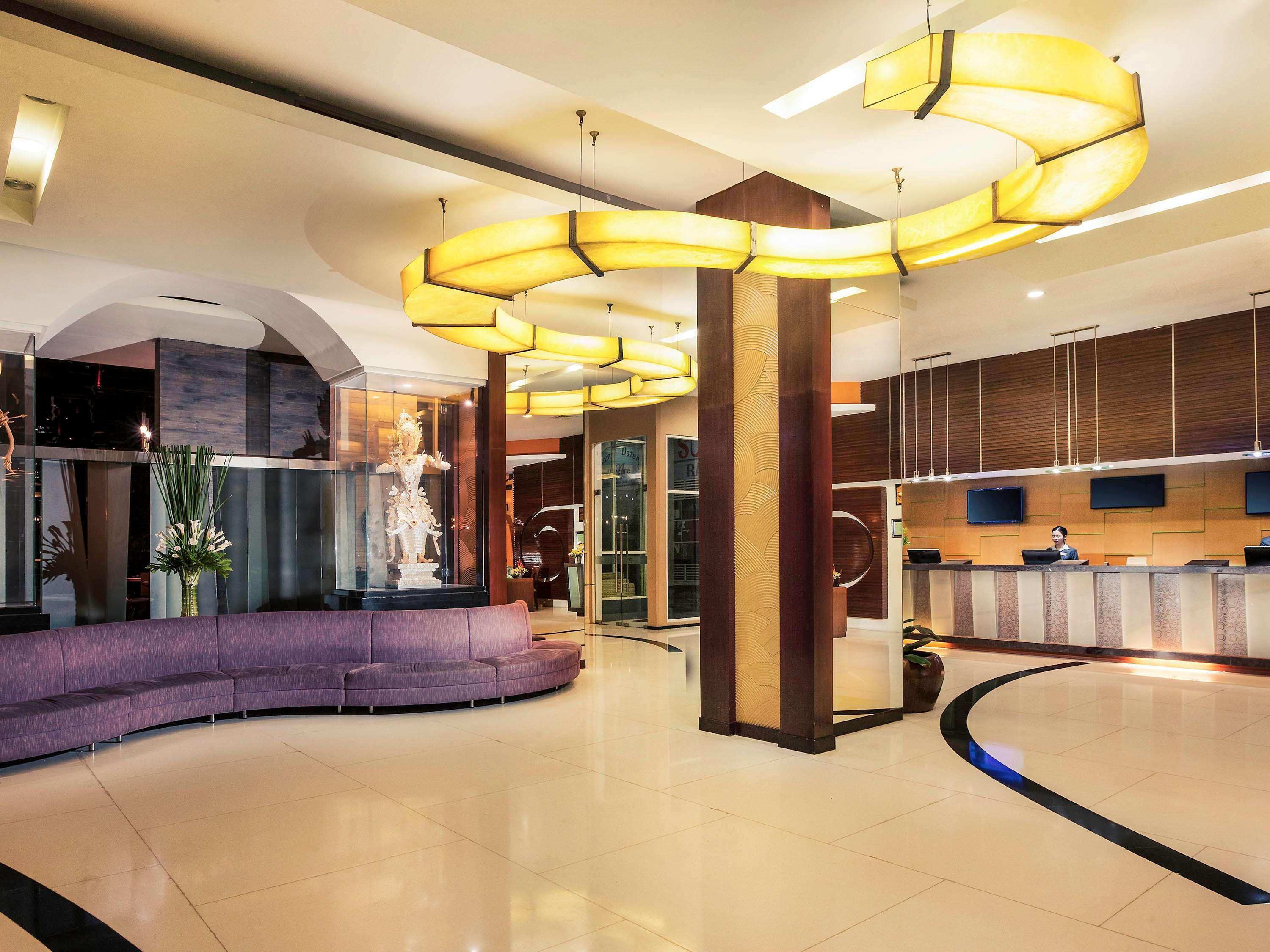 Mercure Surabaya Exterior foto
