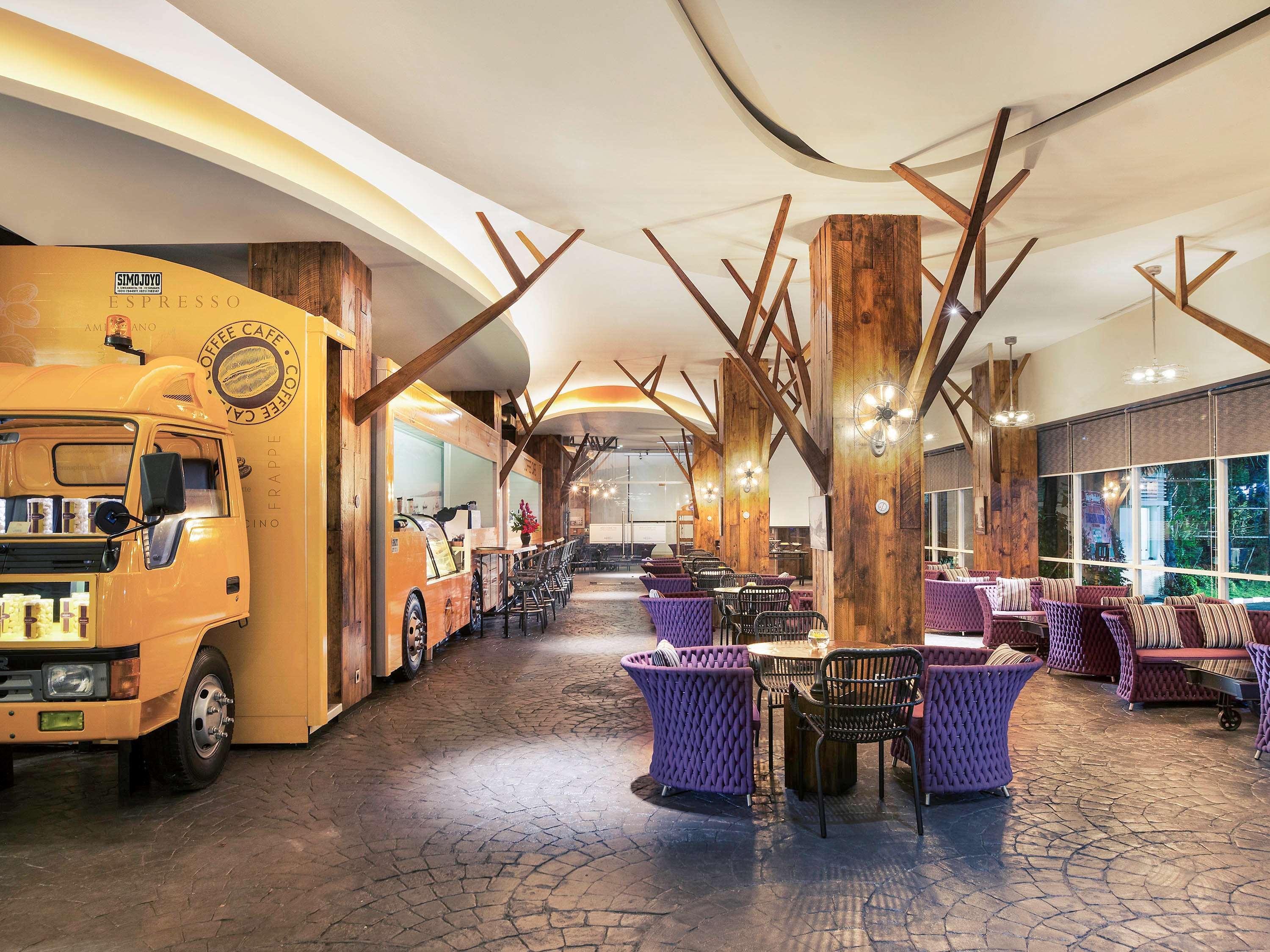 Mercure Surabaya Exterior foto