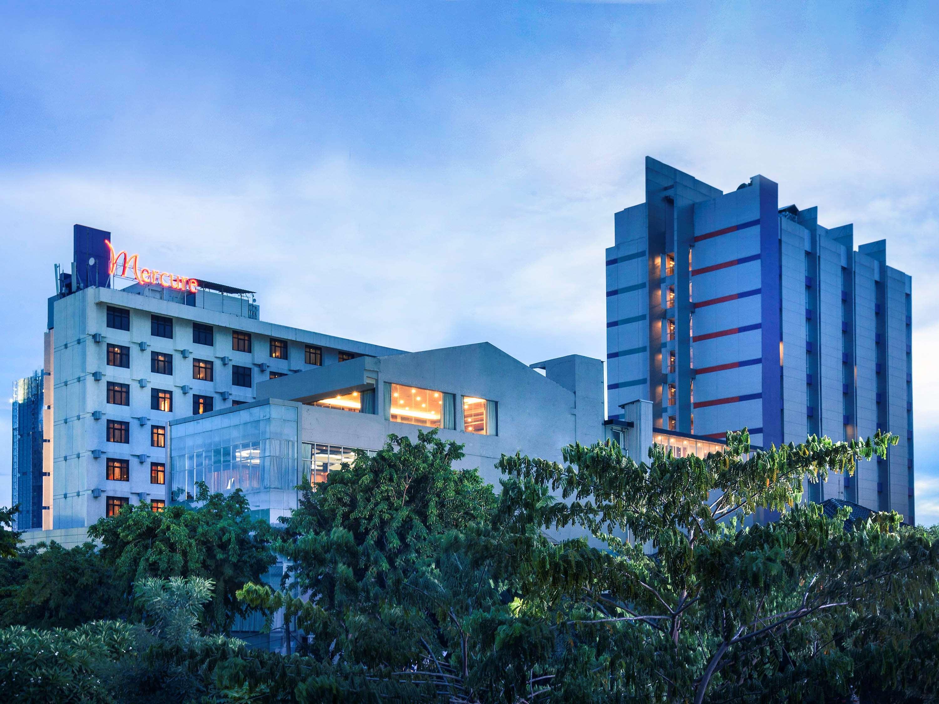 Mercure Surabaya Exterior foto