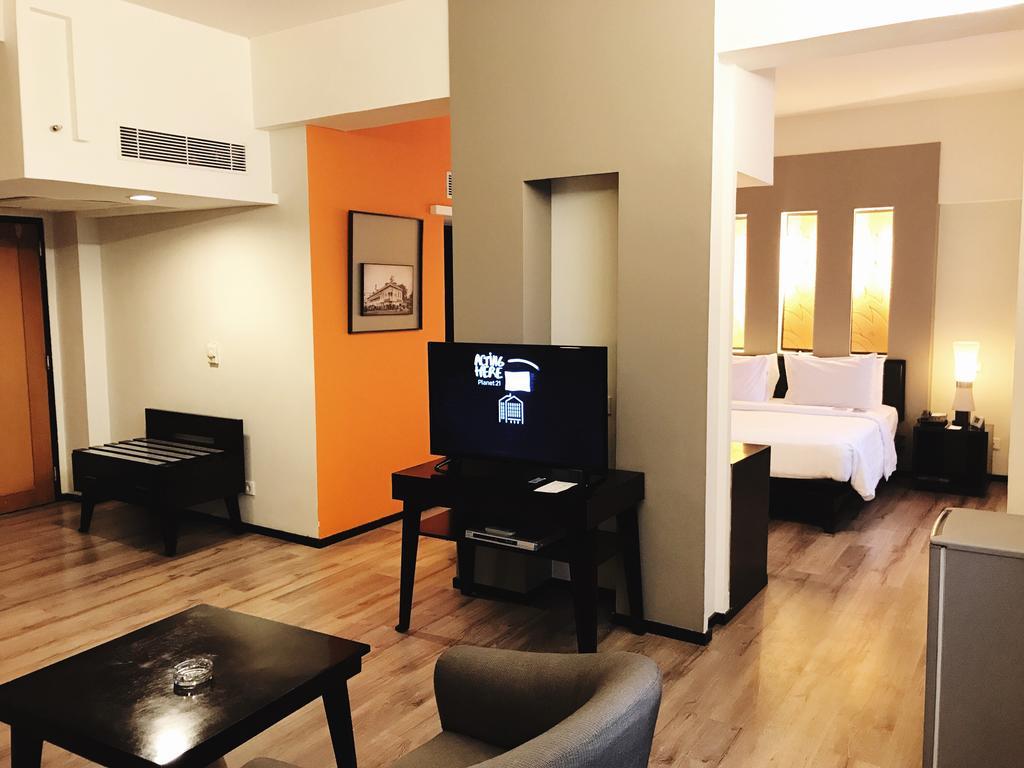 Mercure Surabaya Exterior foto